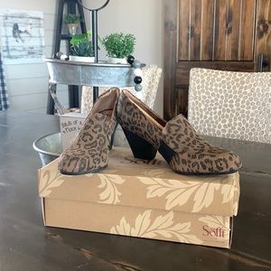 Women’s Sofft Anarosa Desert Tan loafer pumps in a size 8